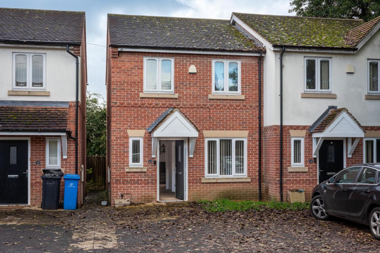 Parking - Spacious - Smart Tv - Self Checkin - Garden - King Derby Exterior photo