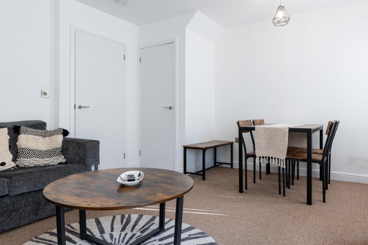 Parking - Spacious - Smart Tv - Self Checkin - Garden - King Derby Exterior photo